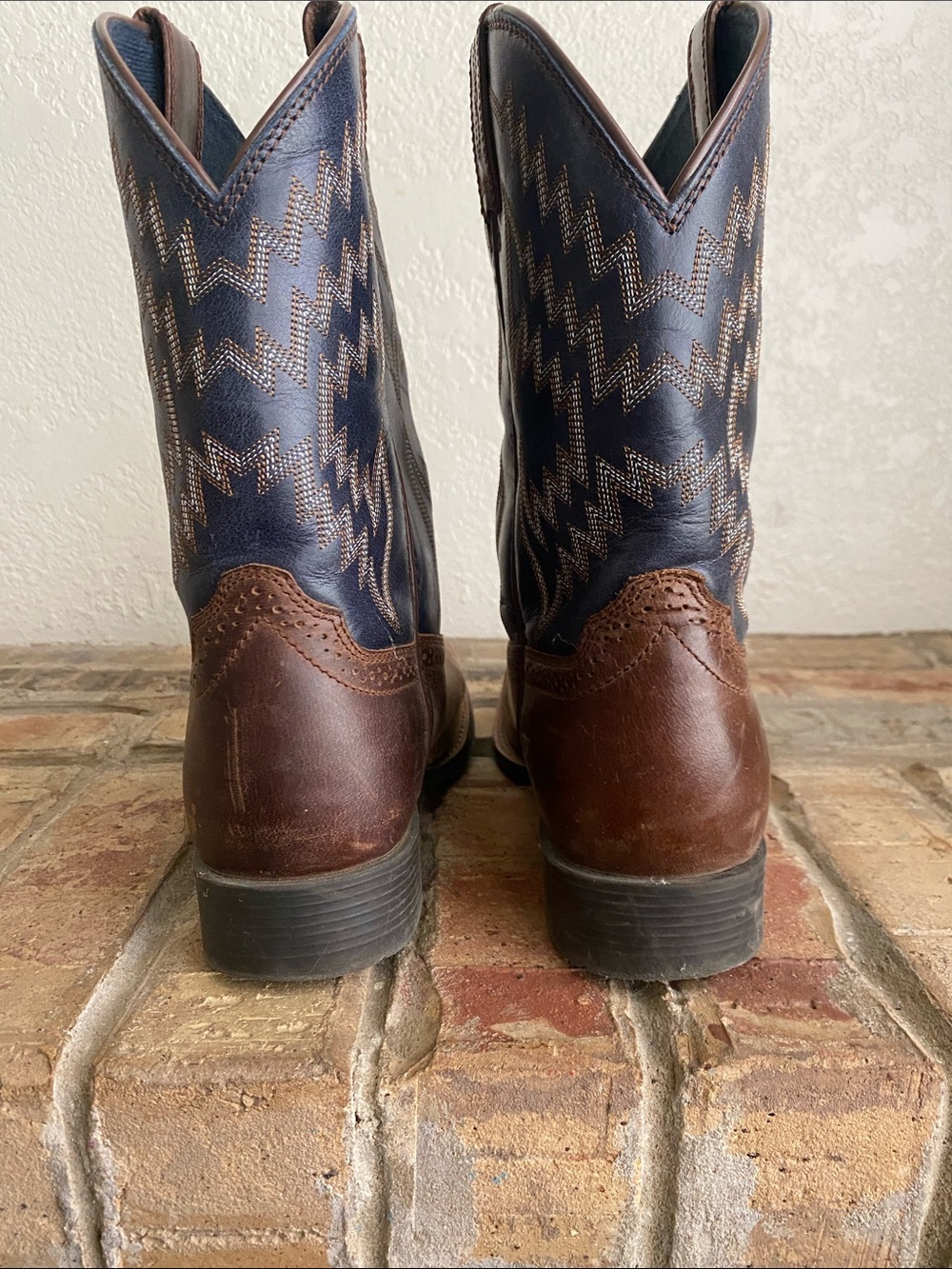 Boys Ariat Boots size 5 - Picture 3 of 8